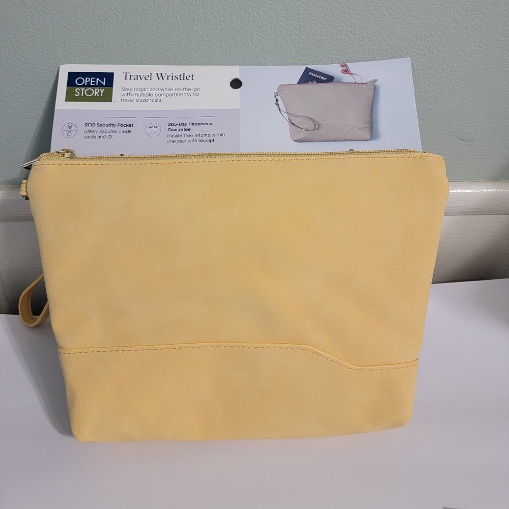 Travel Wristlet OPEN STORY